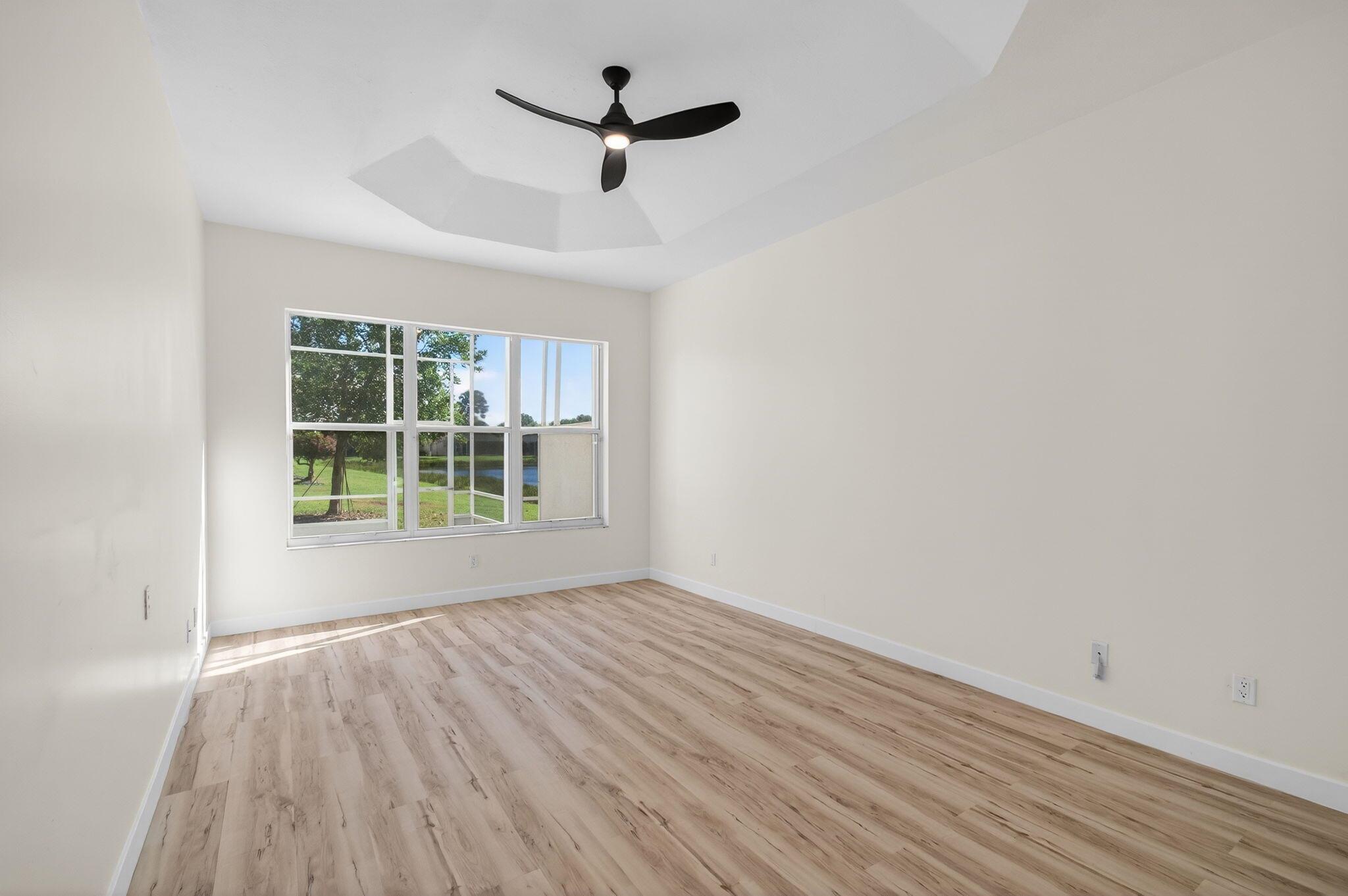 VALENCIA LAKES - Residential