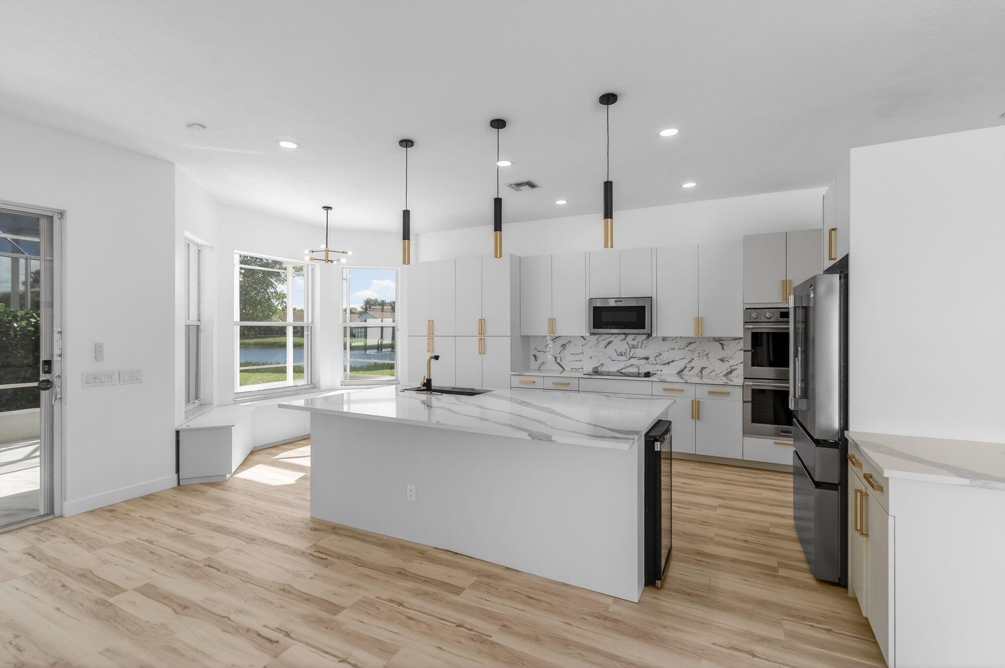 VALENCIA LAKES - Residential