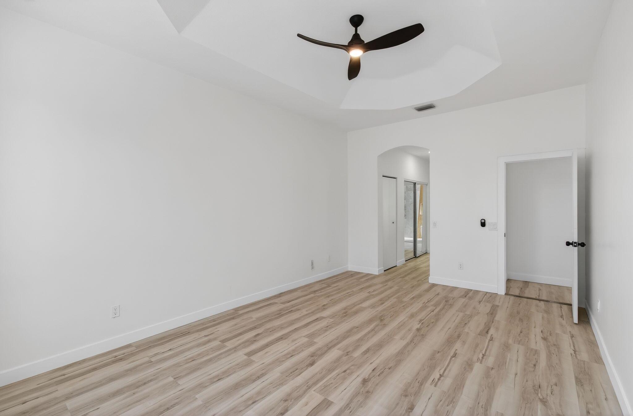 VALENCIA LAKES - Residential