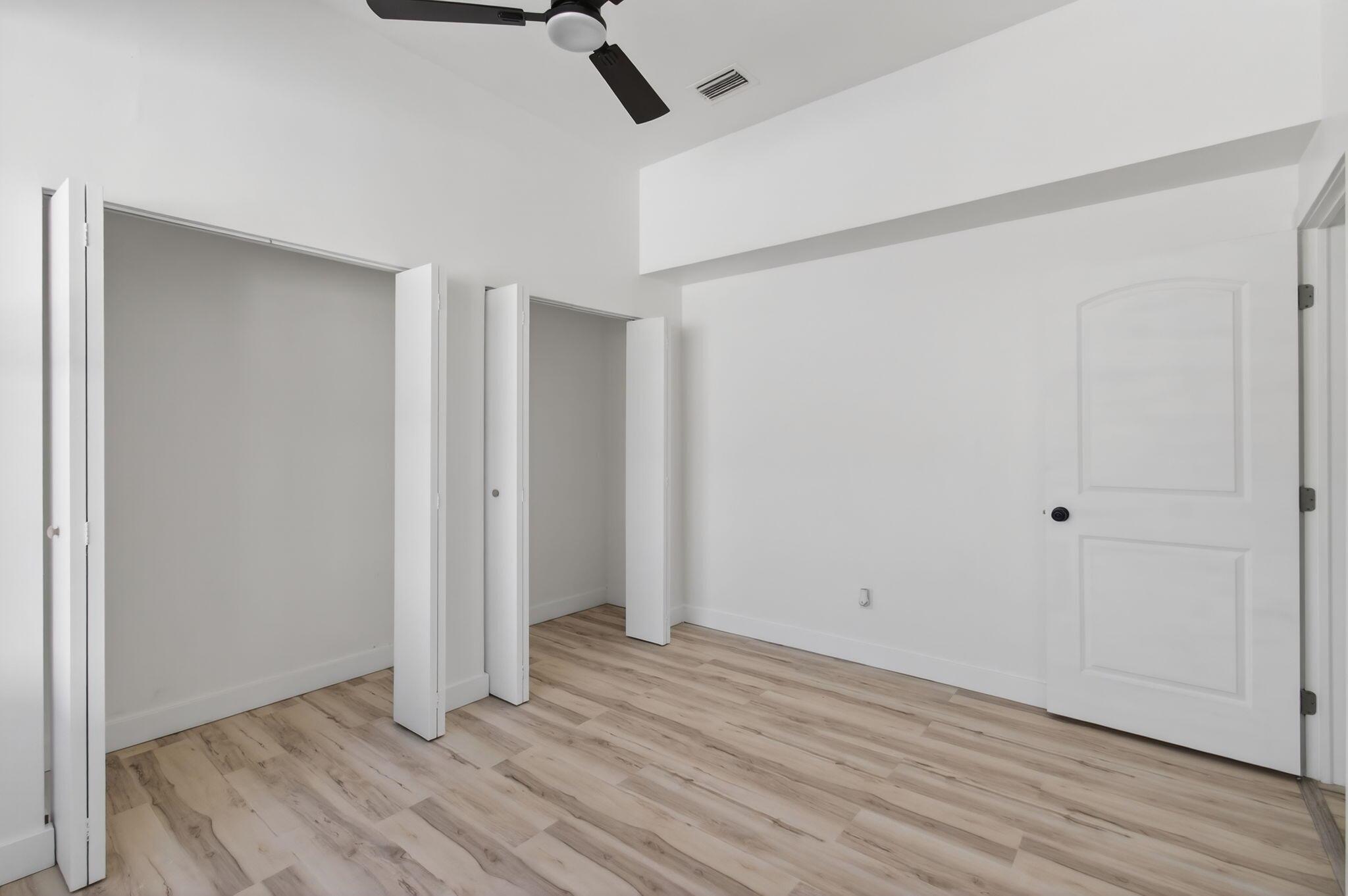 VALENCIA LAKES - Residential