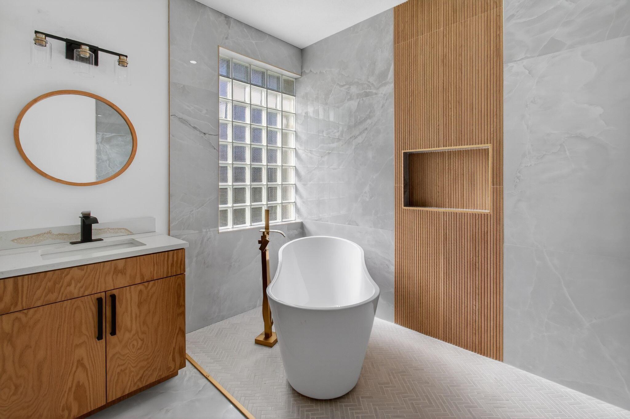 VALENCIA LAKES - Residential