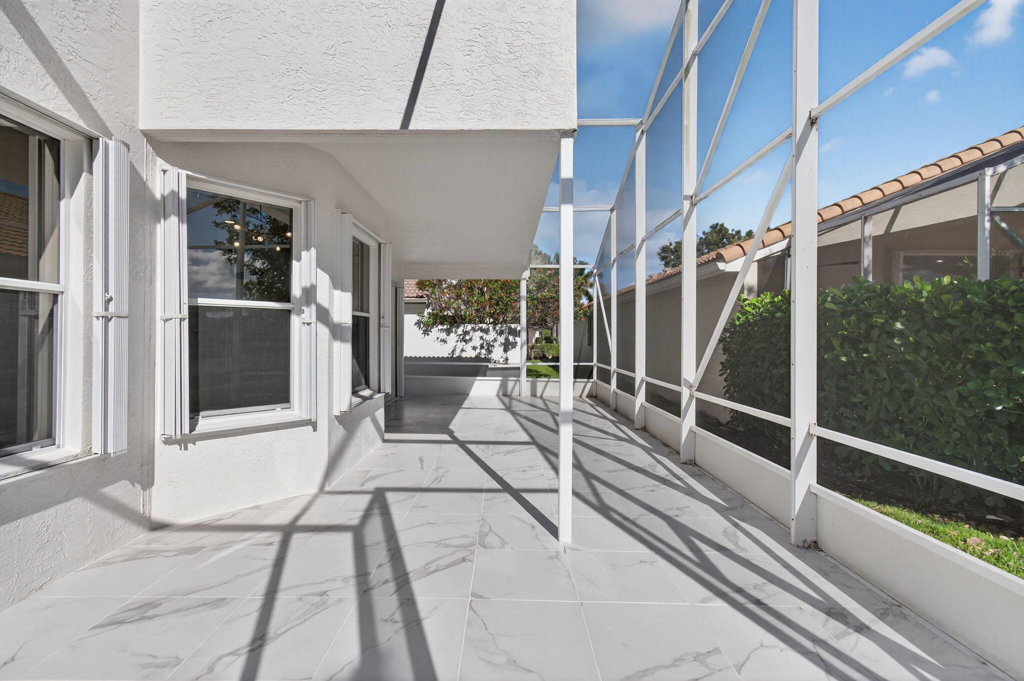 VALENCIA LAKES - Residential