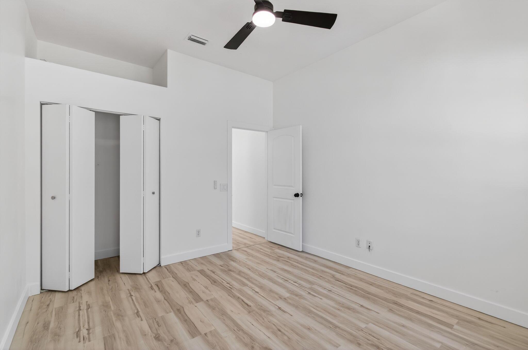 VALENCIA LAKES - Residential