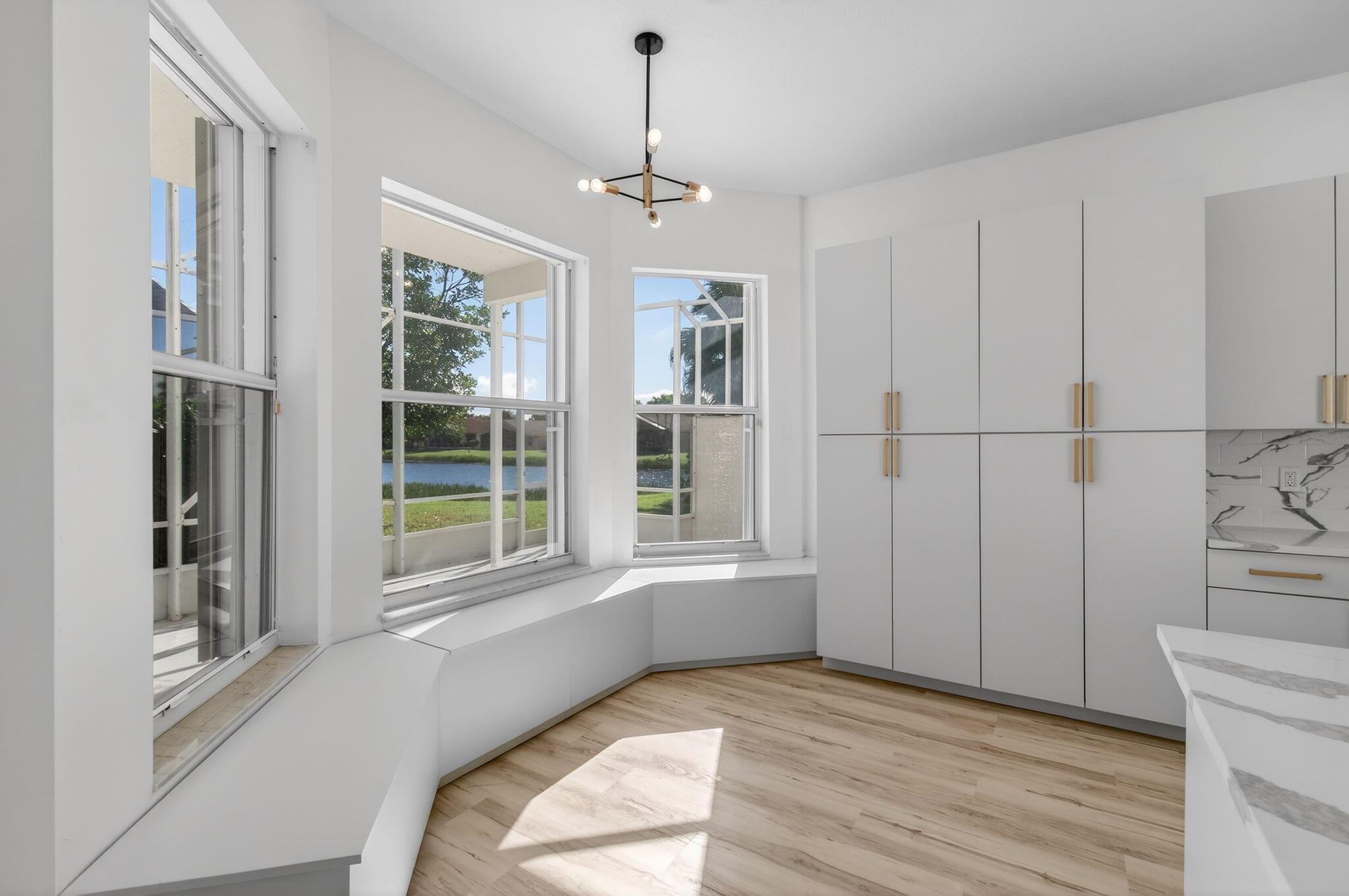 VALENCIA LAKES - Residential