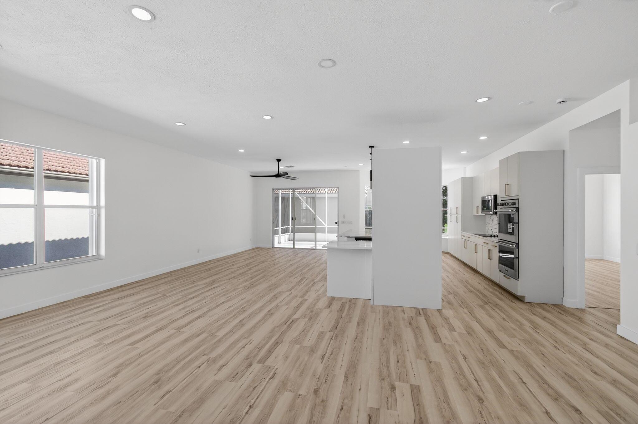 VALENCIA LAKES - Residential