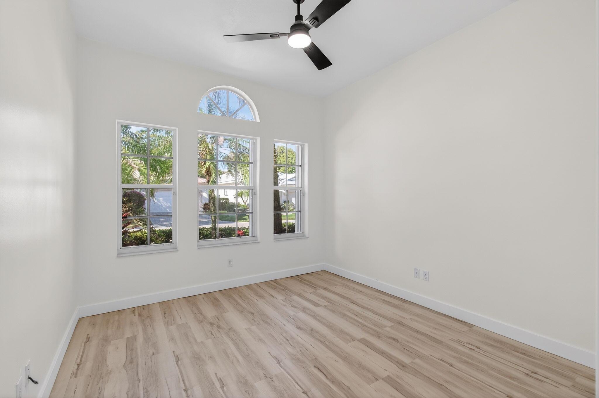 VALENCIA LAKES - Residential