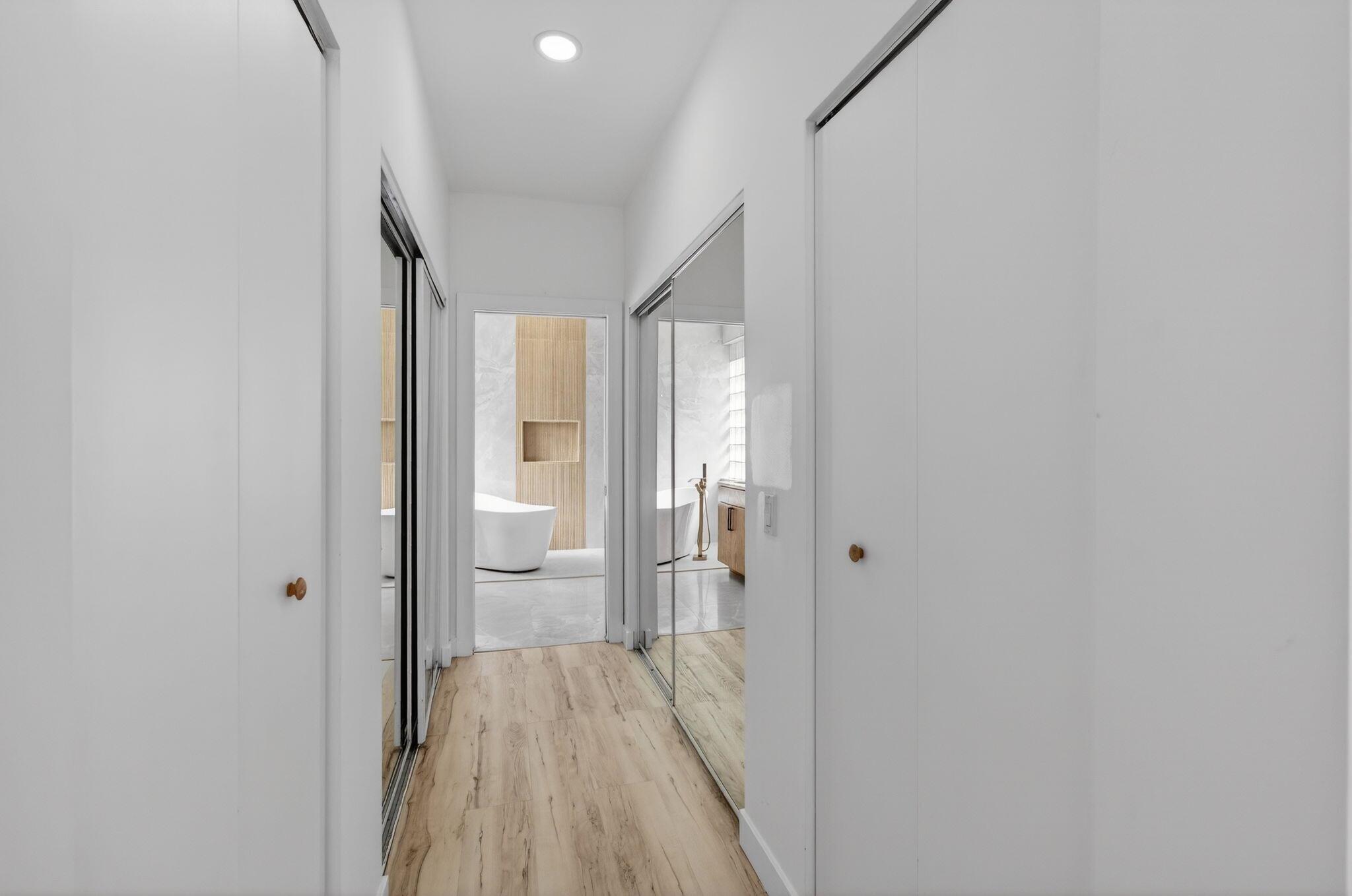 VALENCIA LAKES - Residential