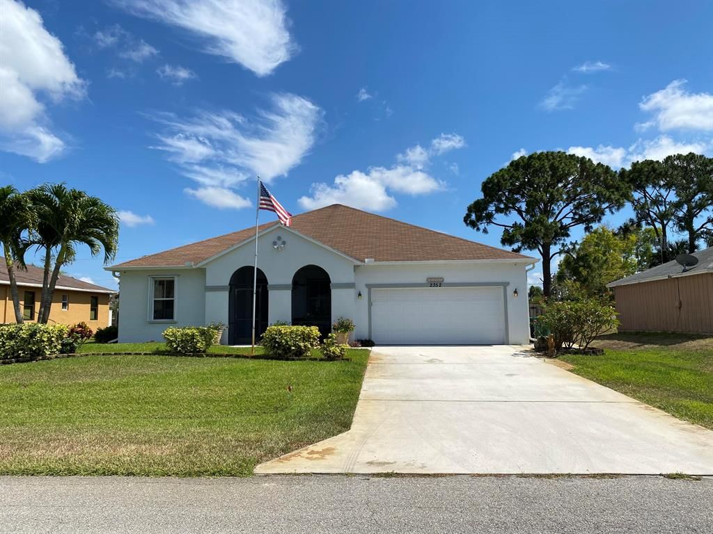 Photo of 2352 SE Fruit Avenue, Port Saint Lucie, FL 34952 (MLS # R10719529)