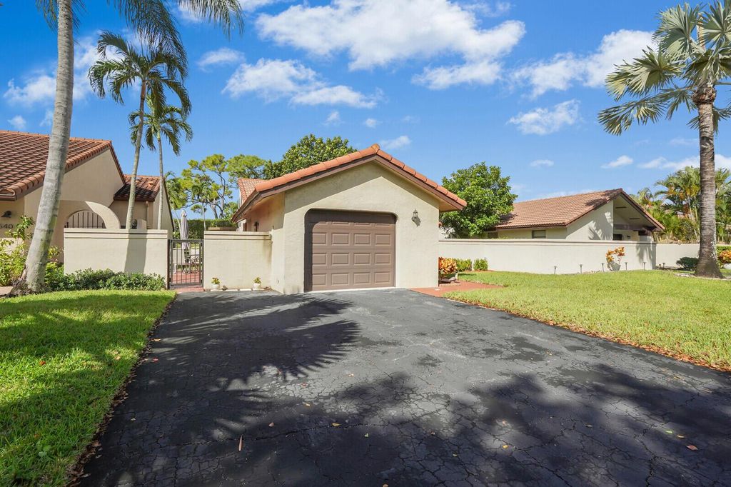 Photo of 1550 NW 22nd Avenue, Delray Beach, FL 33445 (MLS # R11135913)