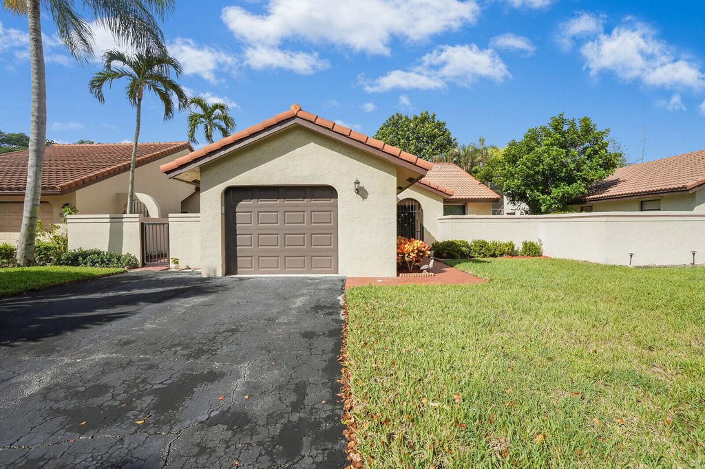 Photo of 1550 NW 22nd Avenue, Delray Beach, FL 33445 (MLS # R11135913)