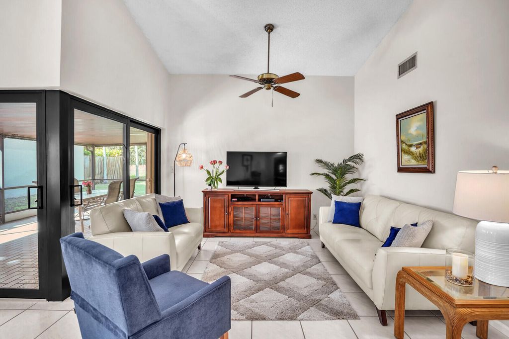 Photo of 1550 NW 22nd Avenue, Delray Beach, FL 33445 (MLS # R11135913)