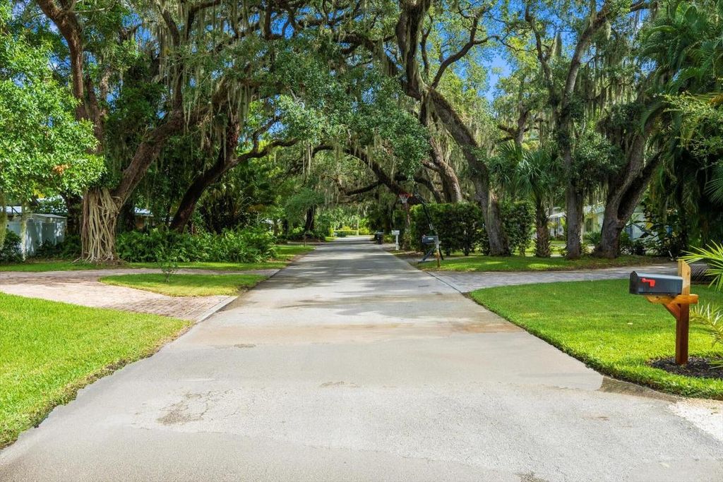 Photo of 2706 10th Avenue, Vero Beach, FL 32960 (MLS # R11157635)