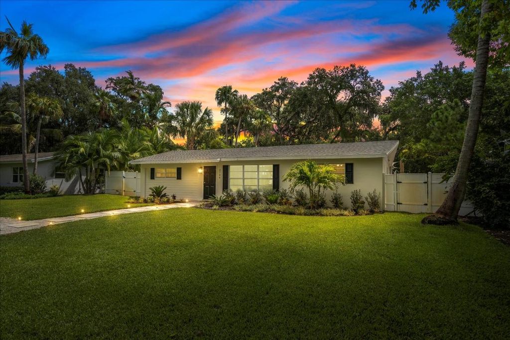 Photo of 2706 10th Avenue, Vero Beach, FL 32960 (MLS # R11157635)