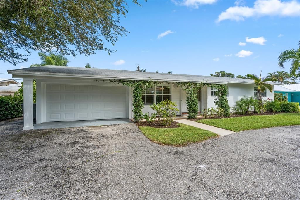 Photo of 19296 Country Club Drive, Jupiter, FL 33469 (MLS # R10742451)