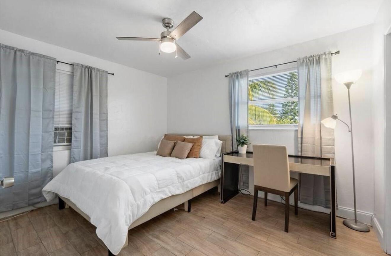 NORTH LAKE WORTH - Residential Income