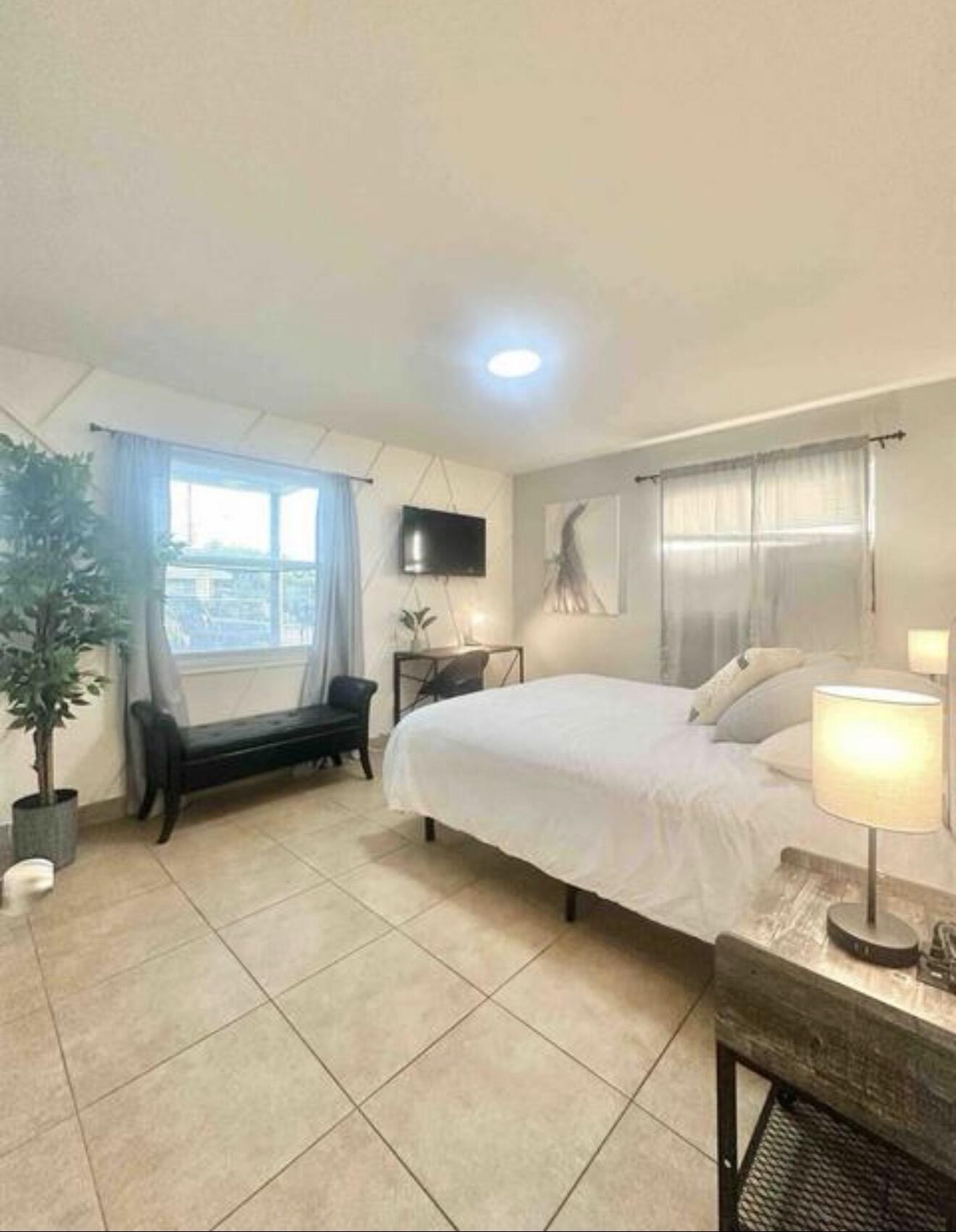 NORTH LAKE WORTH - Residential Income