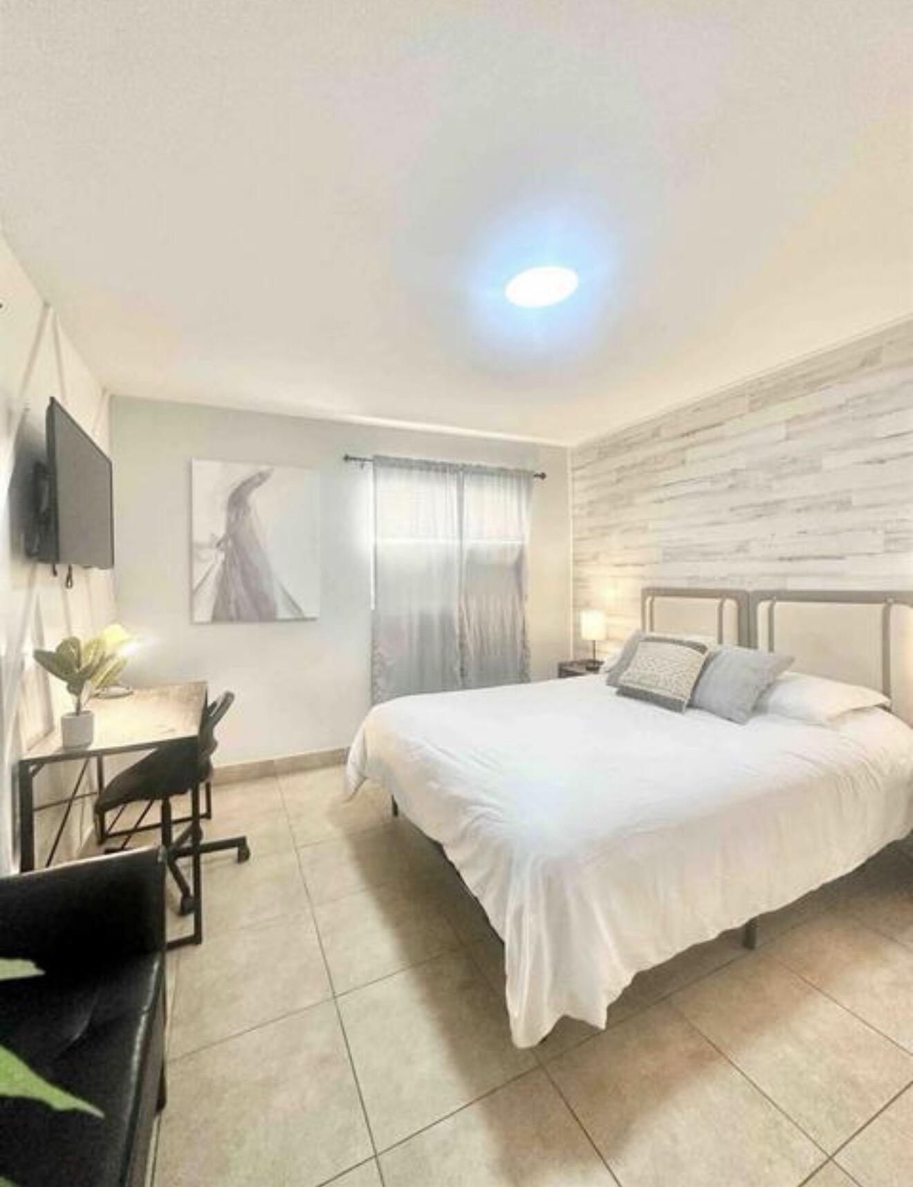 NORTH LAKE WORTH - Residential Income