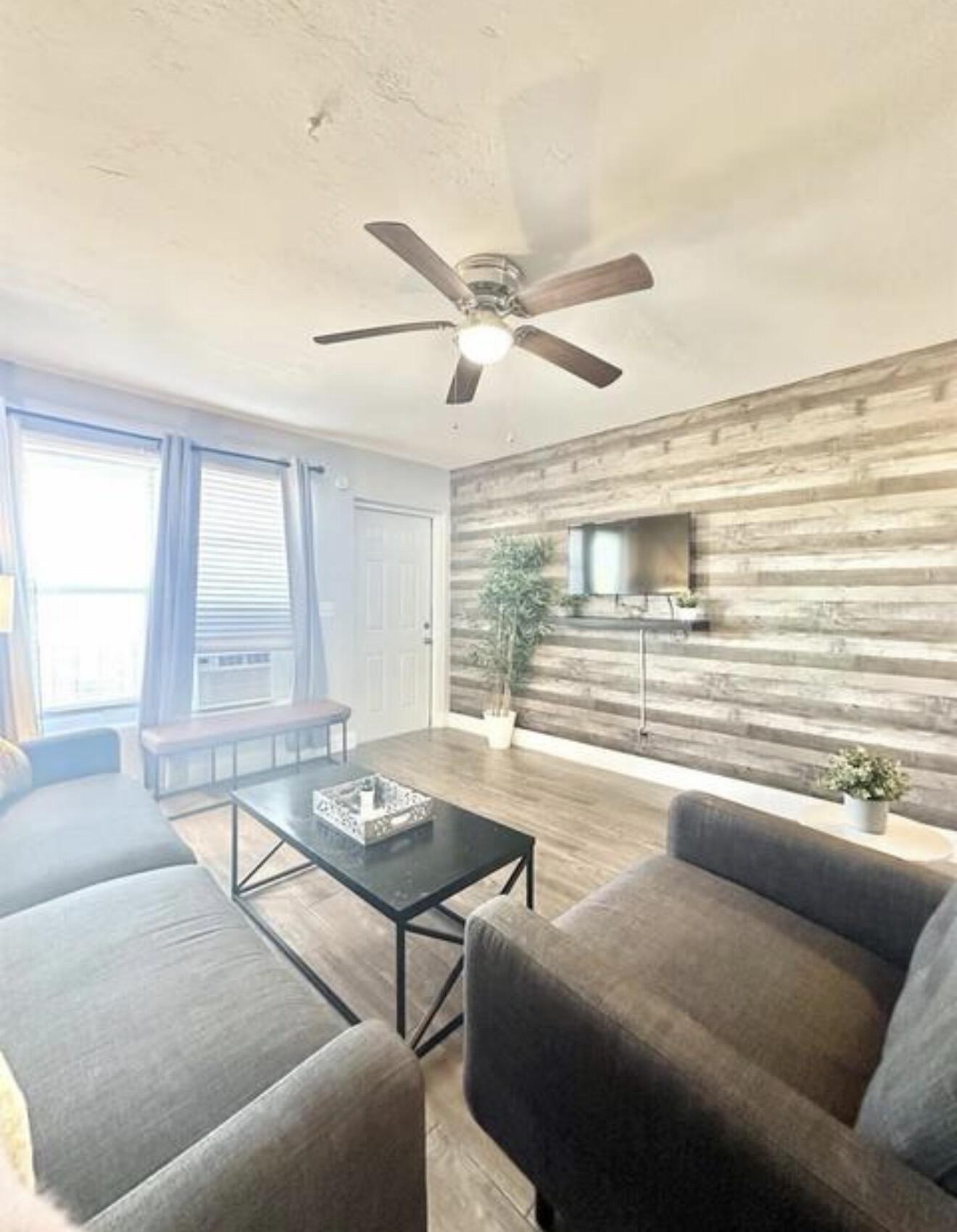 NORTH LAKE WORTH - Residential Income