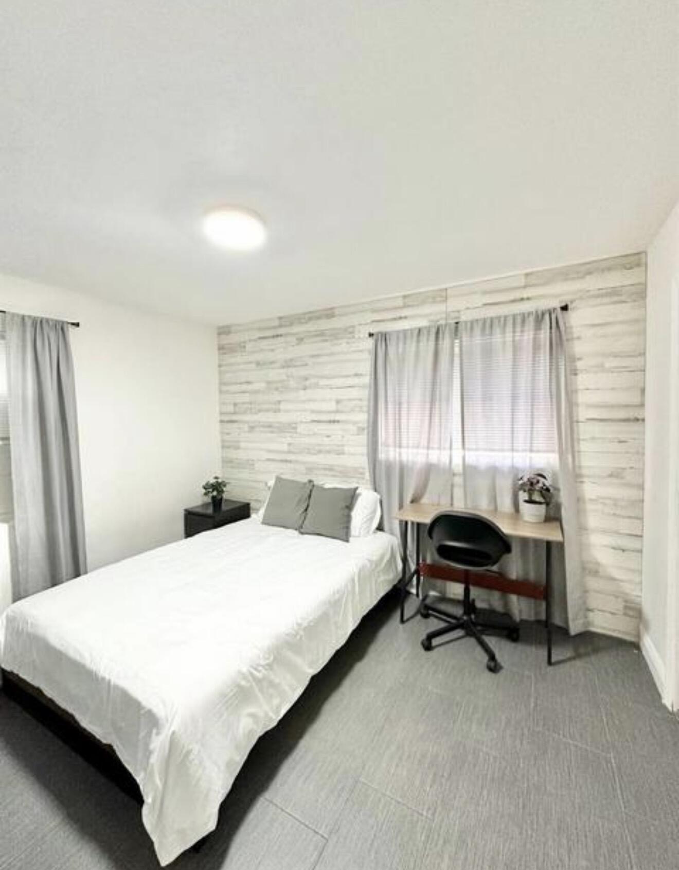 NORTH LAKE WORTH - Residential Income