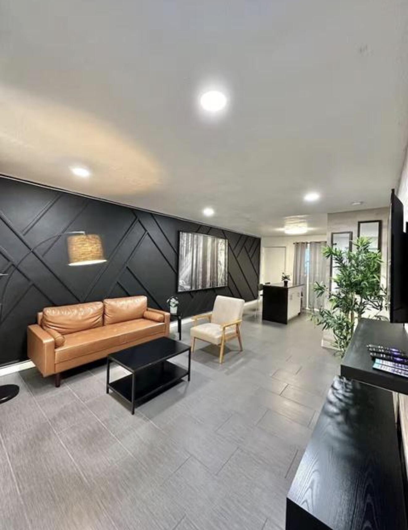 NORTH LAKE WORTH - Residential Income