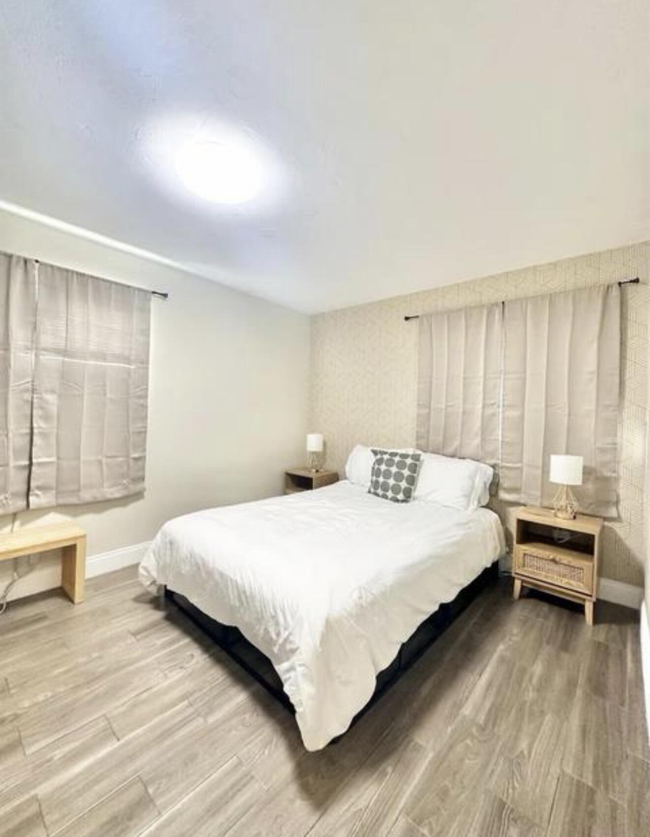 NORTH LAKE WORTH - Residential Income