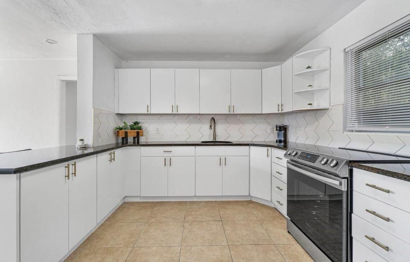 NORTH LAKE WORTH - Residential Income