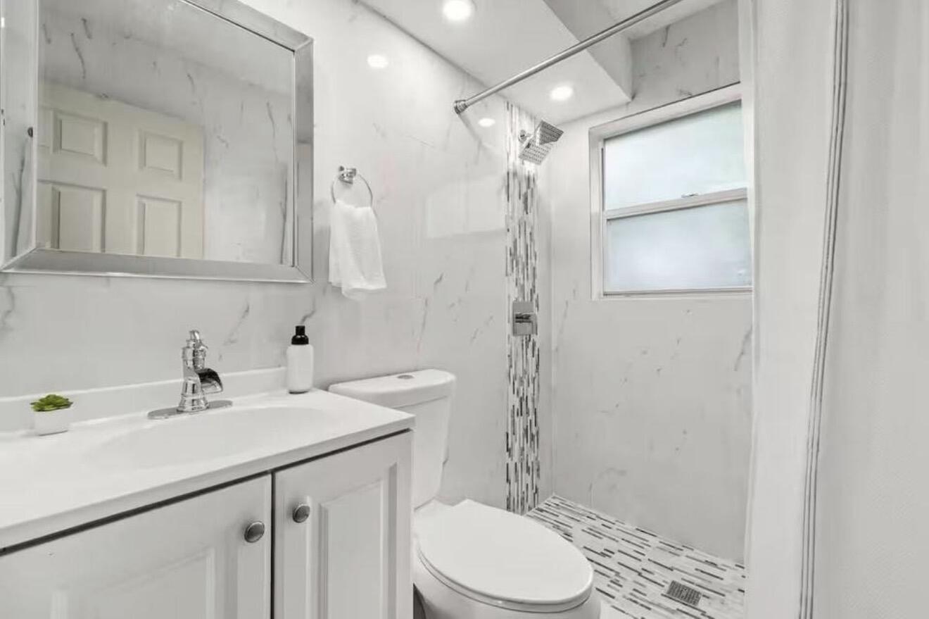 NORTH LAKE WORTH - Residential Income