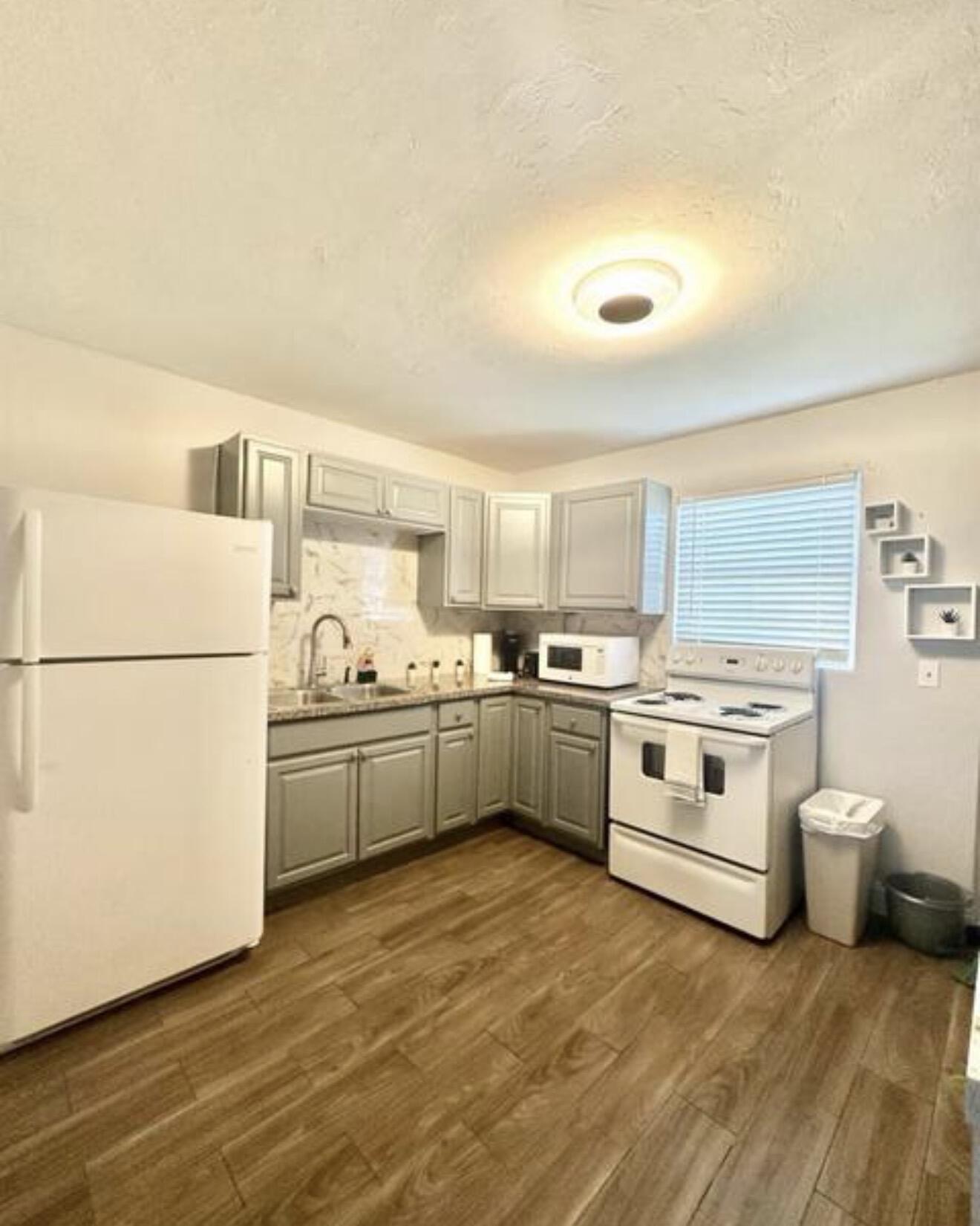 NORTH LAKE WORTH - Residential Income