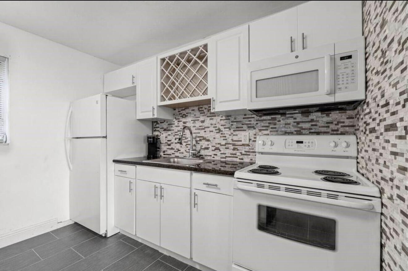 NORTH LAKE WORTH - Residential Income