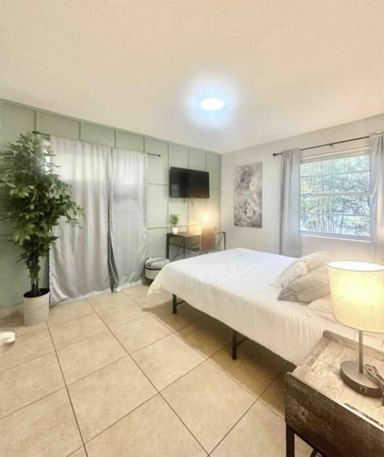 NORTH LAKE WORTH - Residential Income