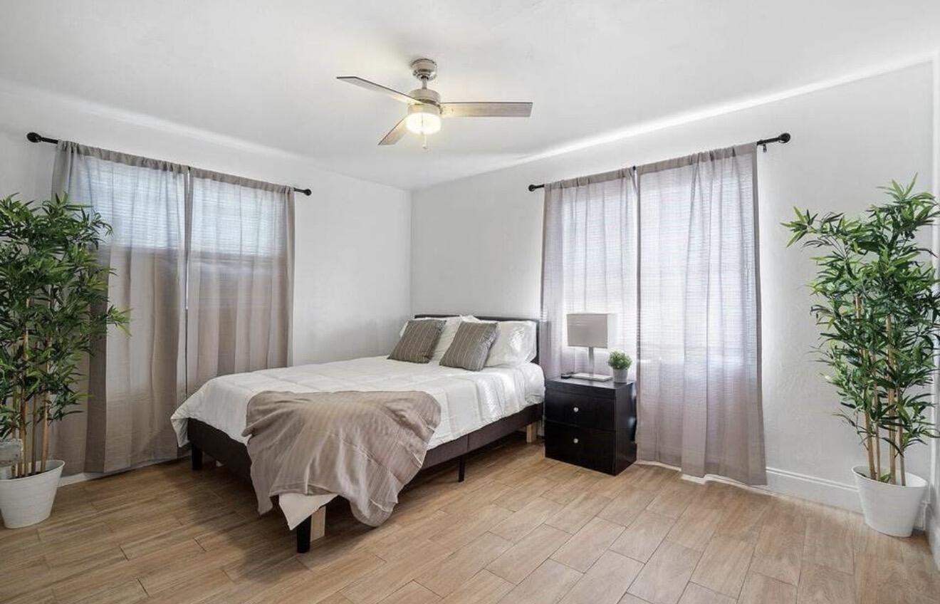 NORTH LAKE WORTH - Residential Income