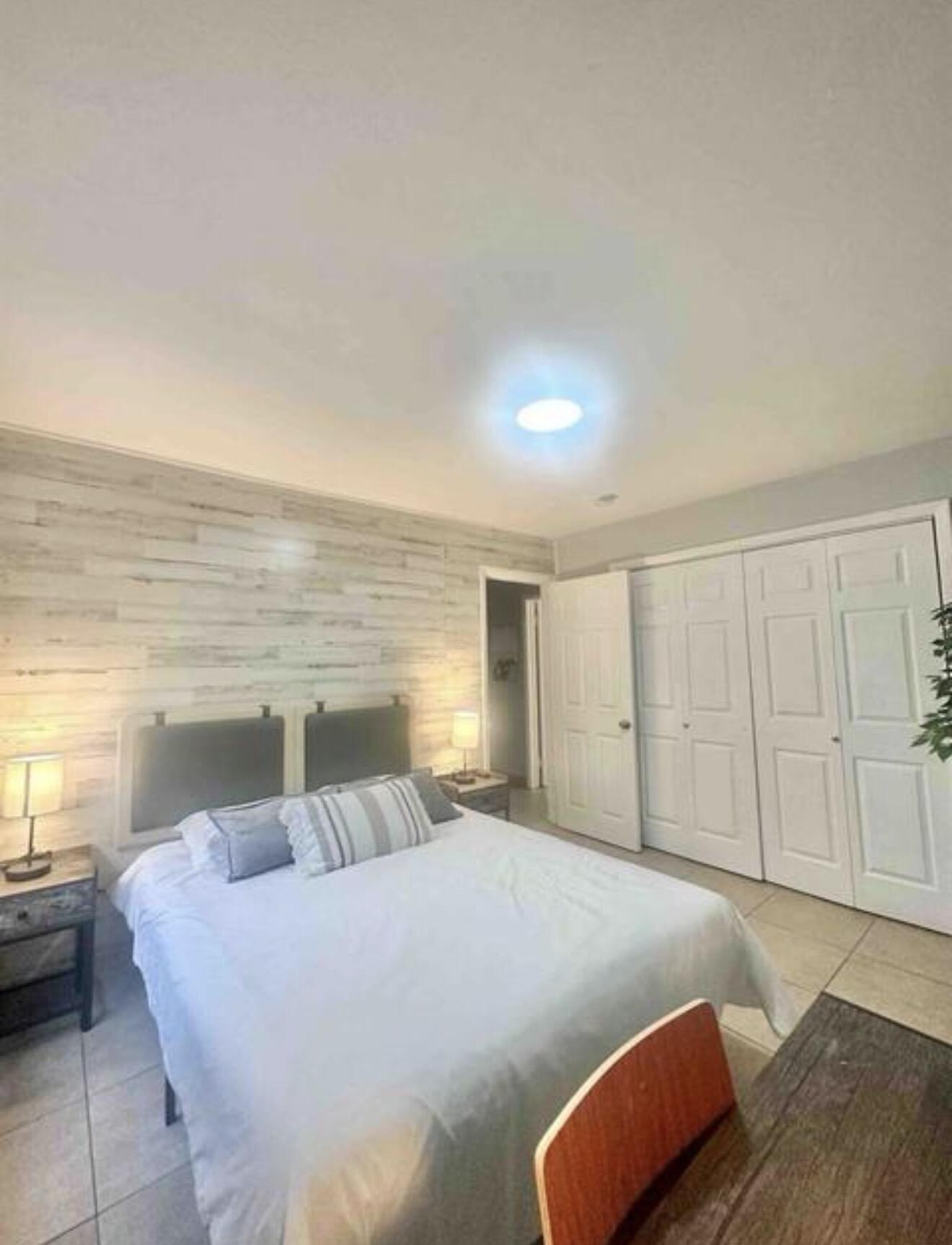 NORTH LAKE WORTH - Residential Income