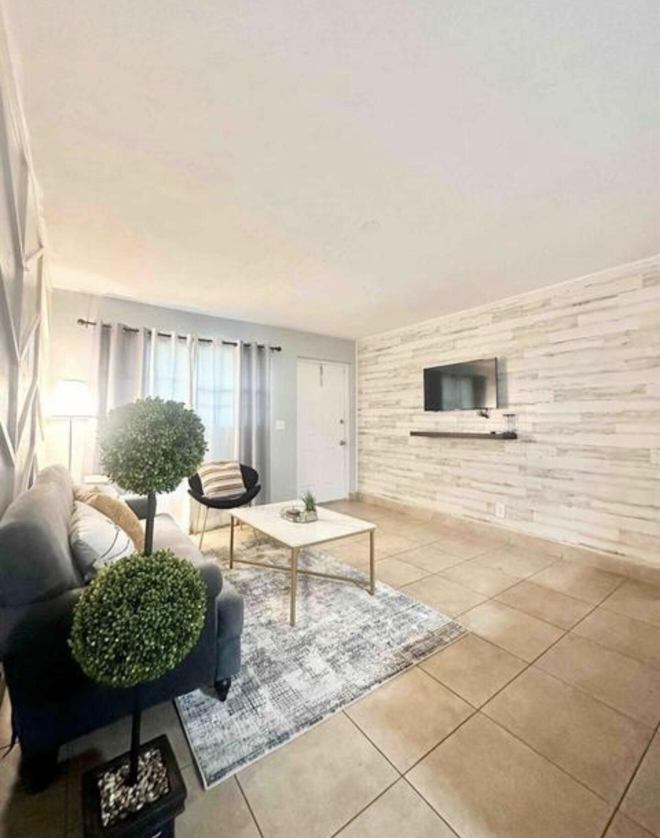 NORTH LAKE WORTH - Residential Income