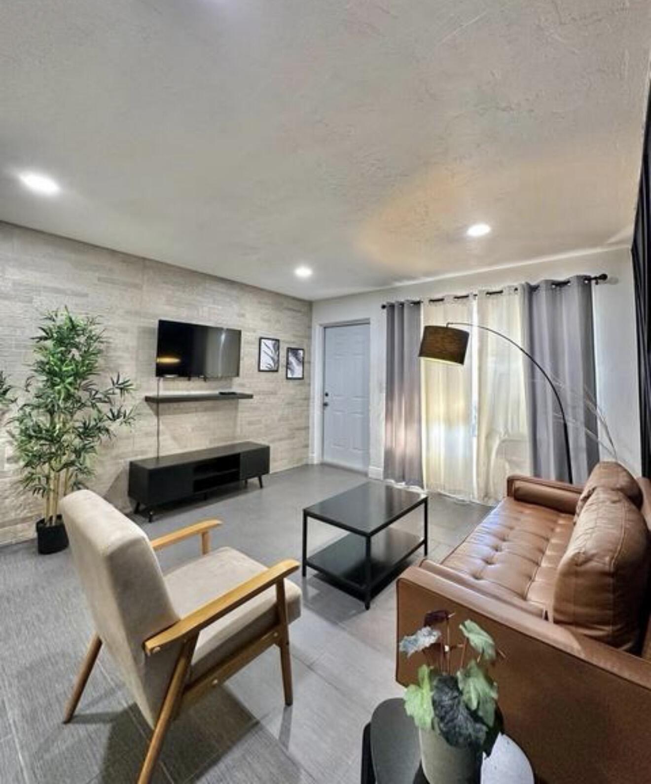 NORTH LAKE WORTH - Residential Income