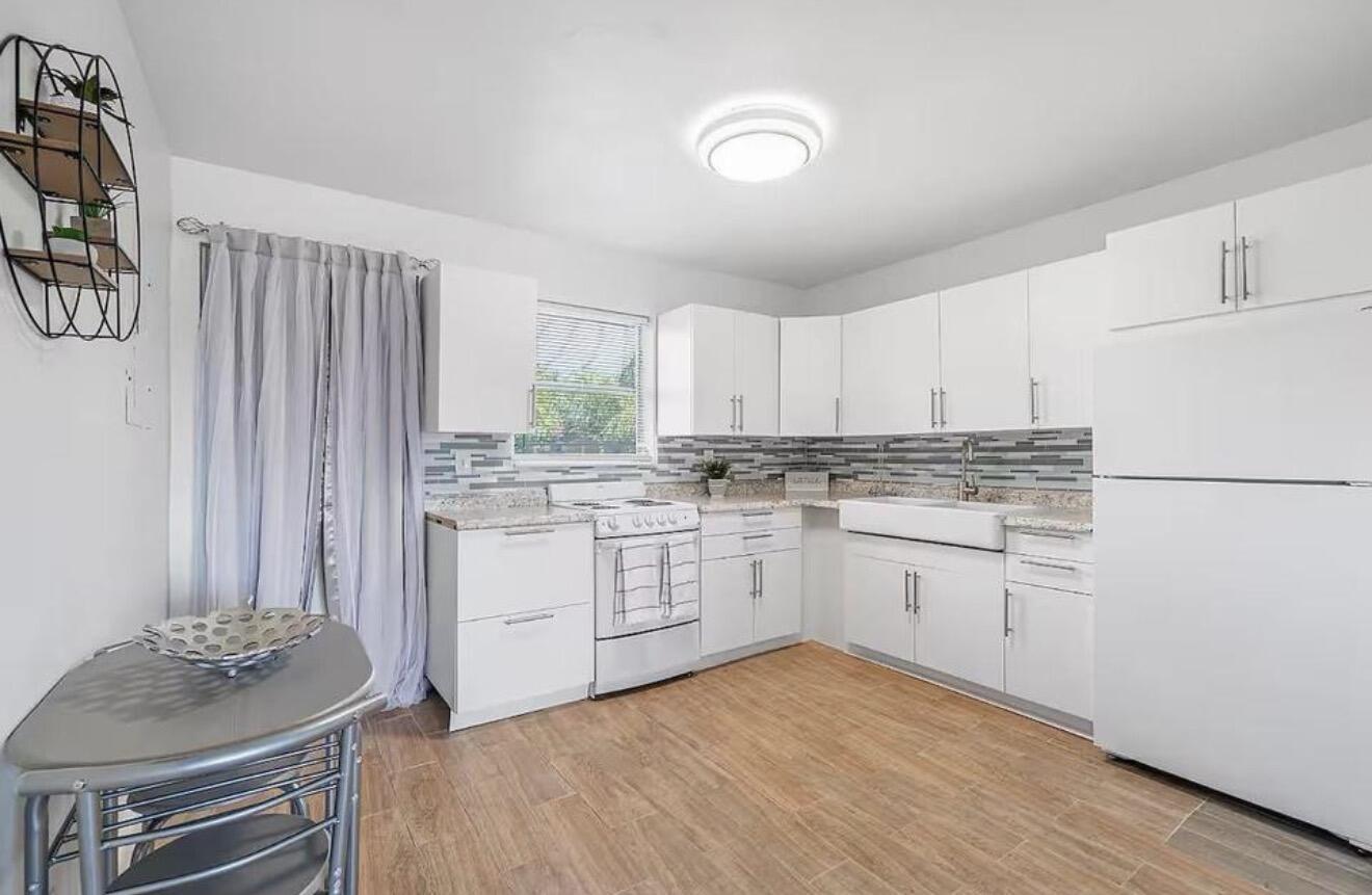 NORTH LAKE WORTH - Residential Income