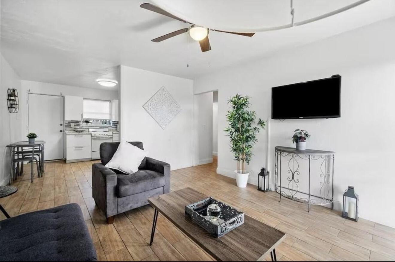 NORTH LAKE WORTH - Residential Income