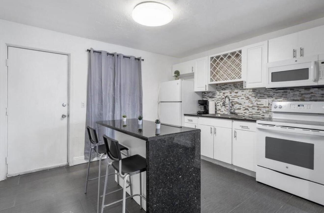 NORTH LAKE WORTH - Residential Income