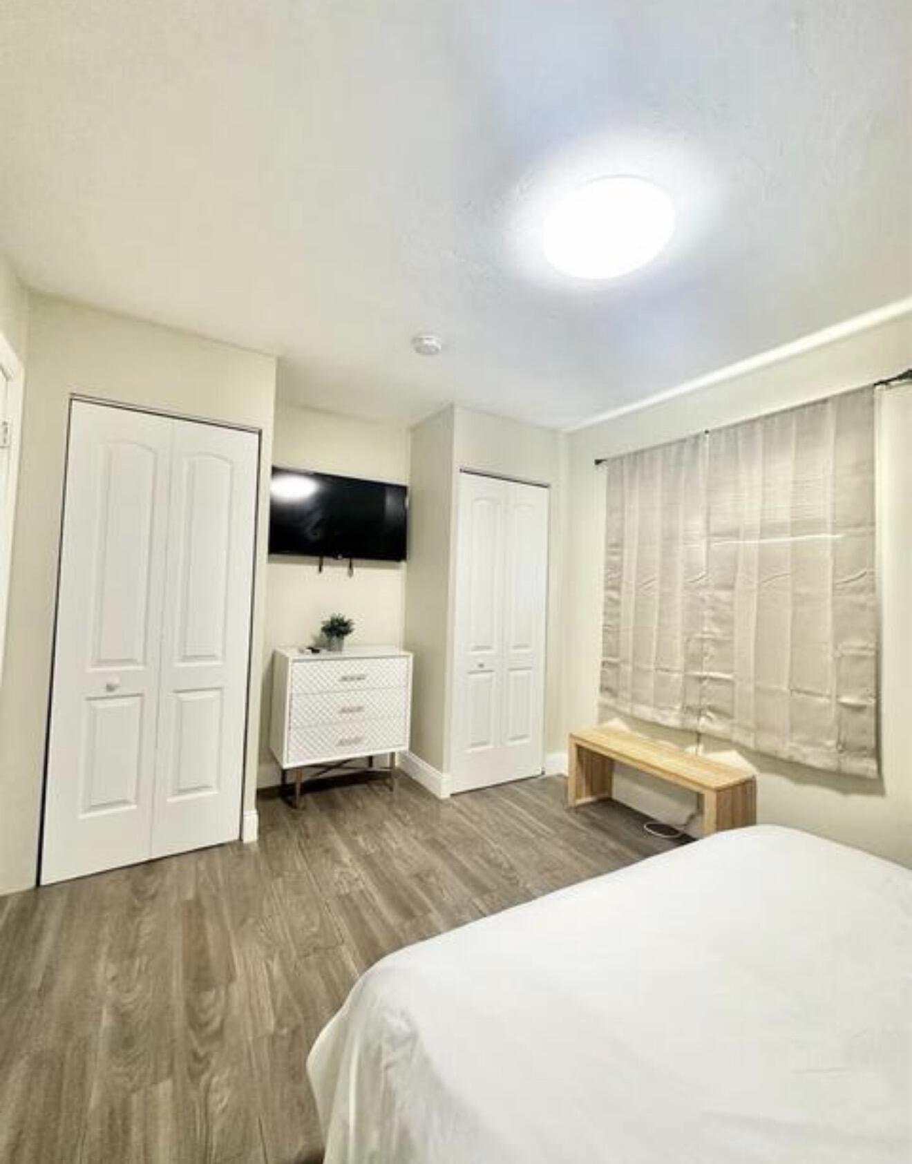 NORTH LAKE WORTH - Residential Income