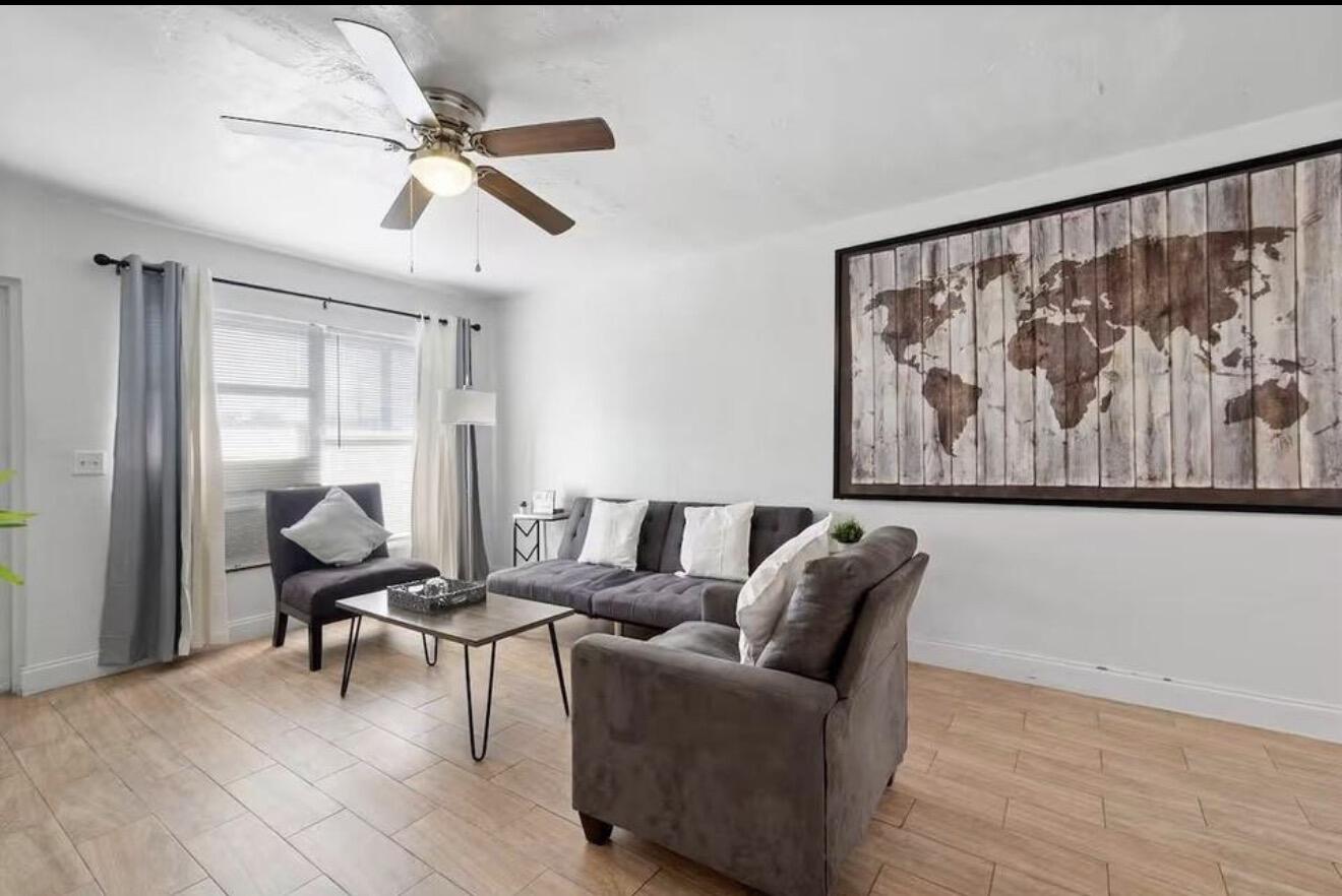 NORTH LAKE WORTH - Residential Income