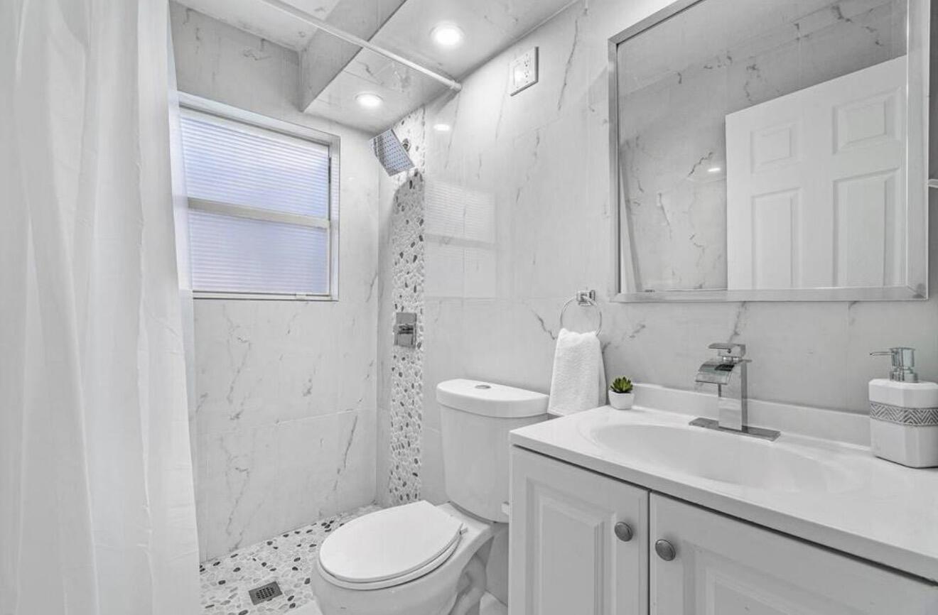 NORTH LAKE WORTH - Residential Income