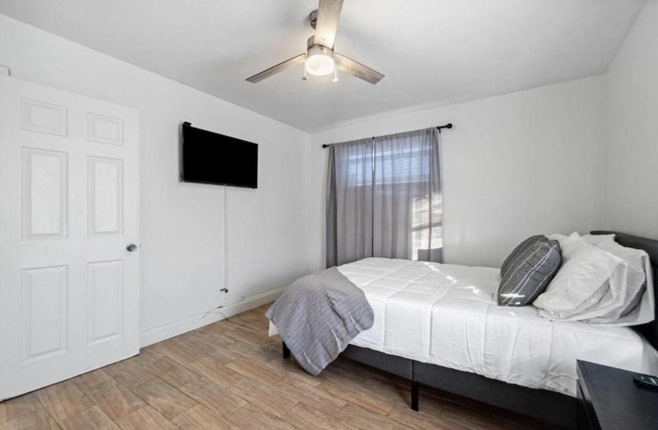 NORTH LAKE WORTH - Residential Income