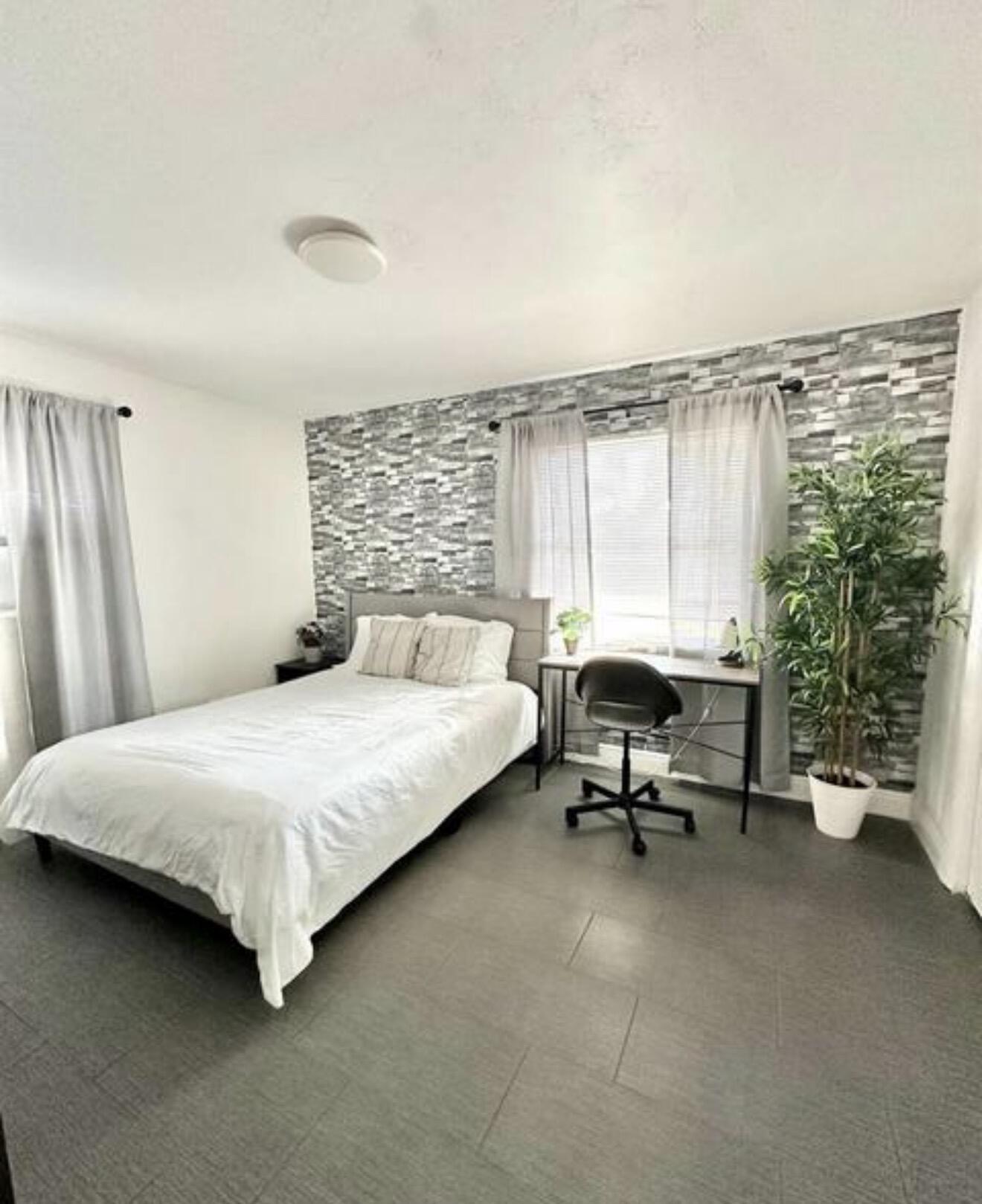 NORTH LAKE WORTH - Residential Income