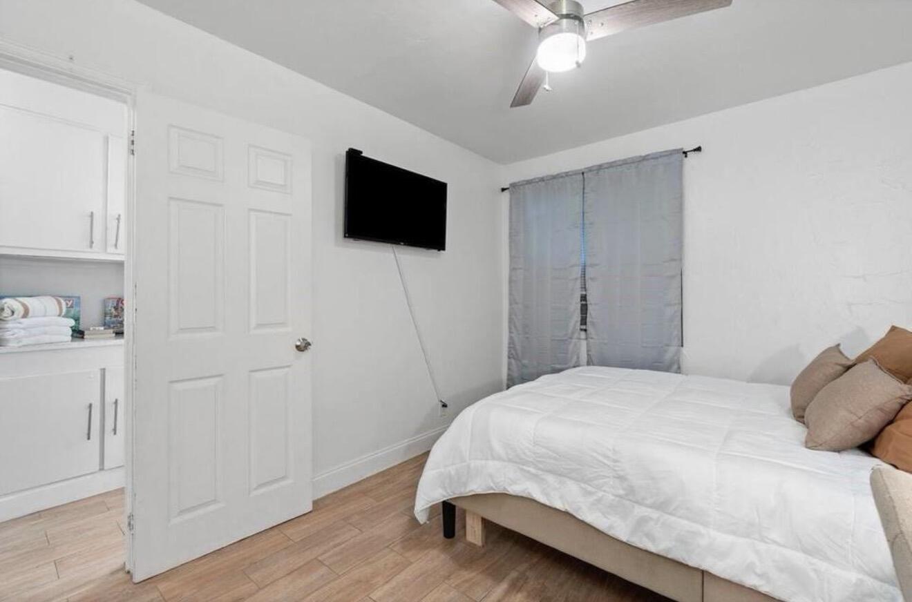 NORTH LAKE WORTH - Residential Income