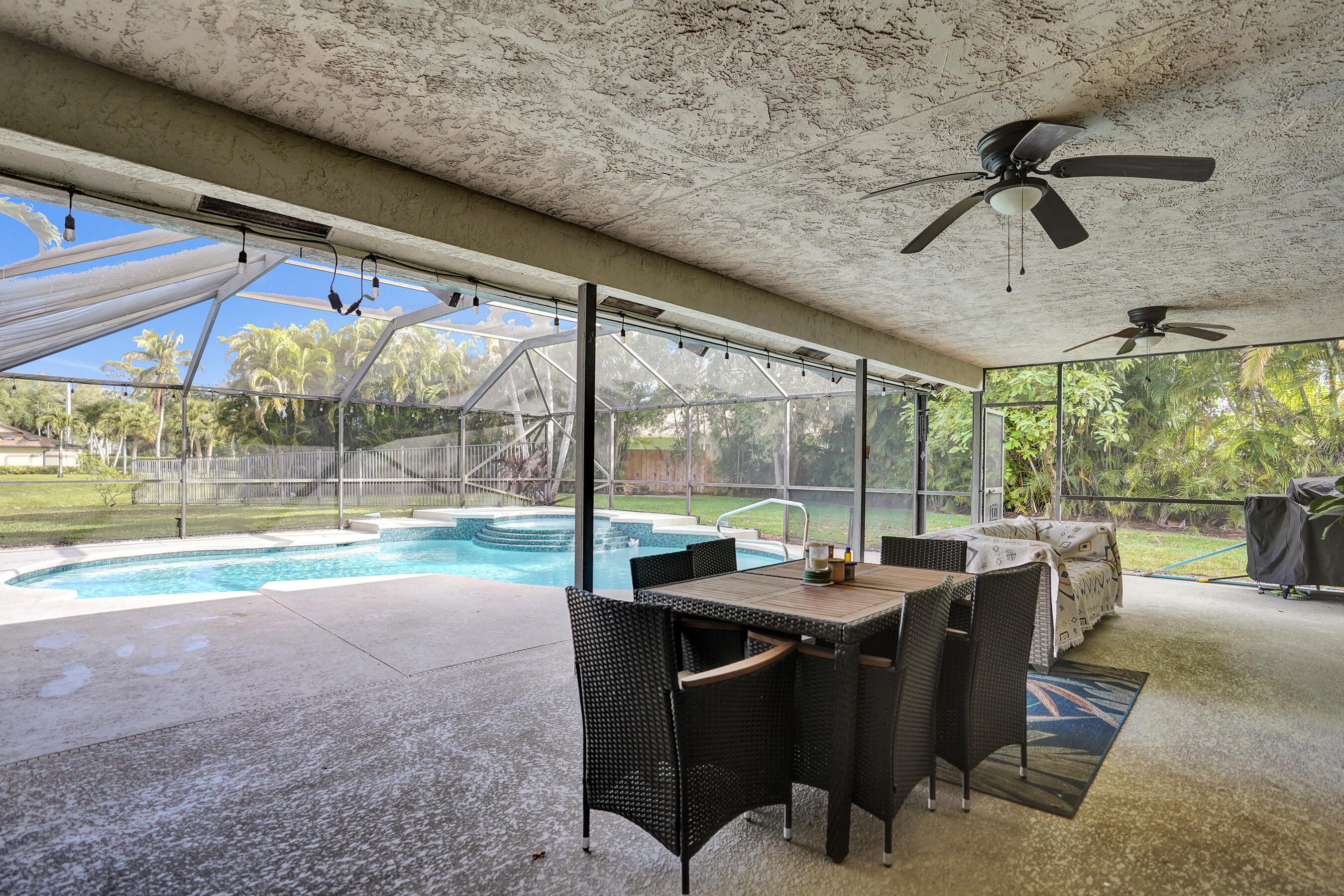 SUGAR POND MANOR OF WELLINGTON - Residential