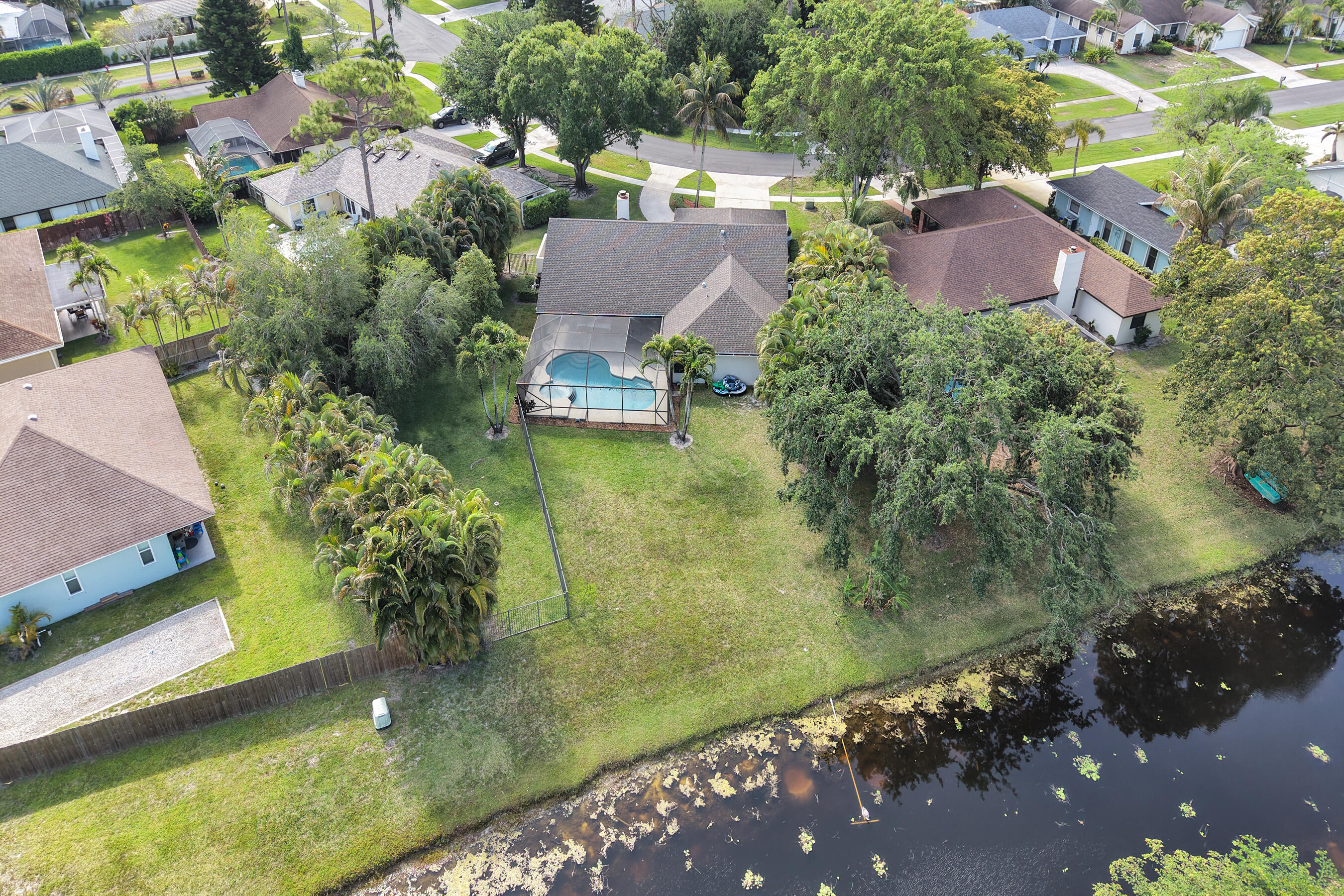 SUGAR POND MANOR OF WELLINGTON - Residential