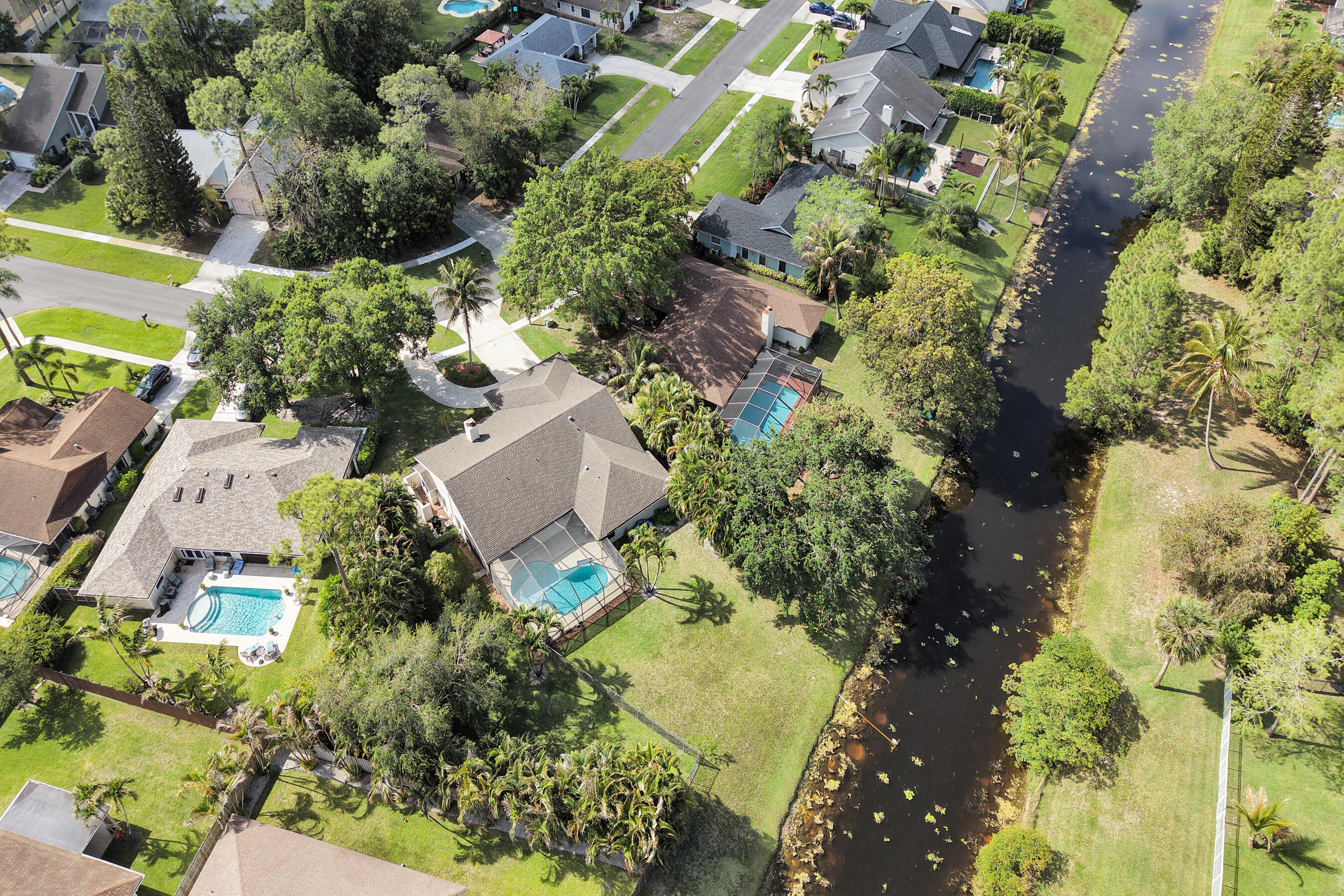 SUGAR POND MANOR OF WELLINGTON - Residential