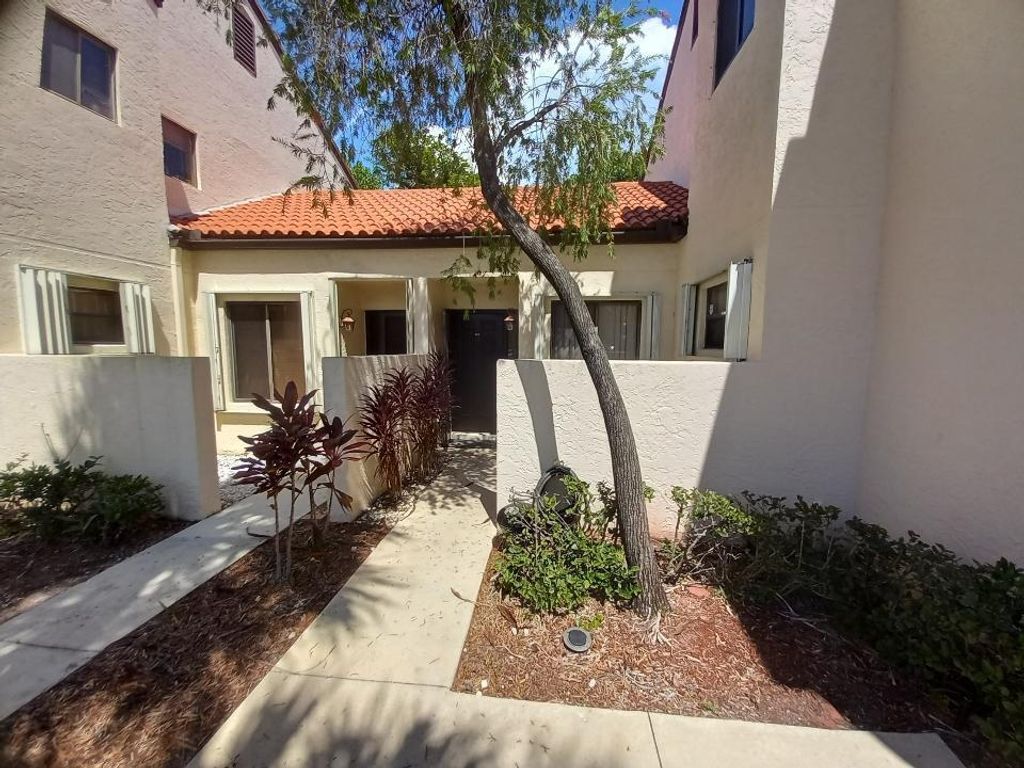 Photo of 13 Via De Casas Sur #103, Boynton Beach, FL 33426 (MLS # R10924441)