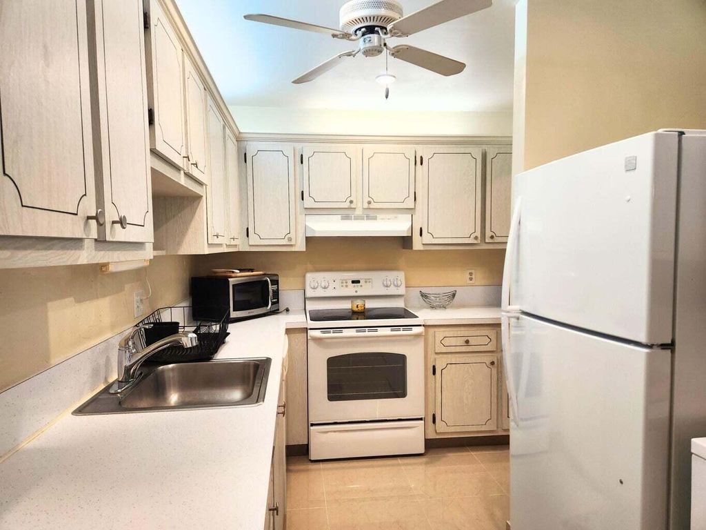 Photo of 2920 SW 15th Street #202, Delray Beach, FL 33445 (MLS # R11131418)