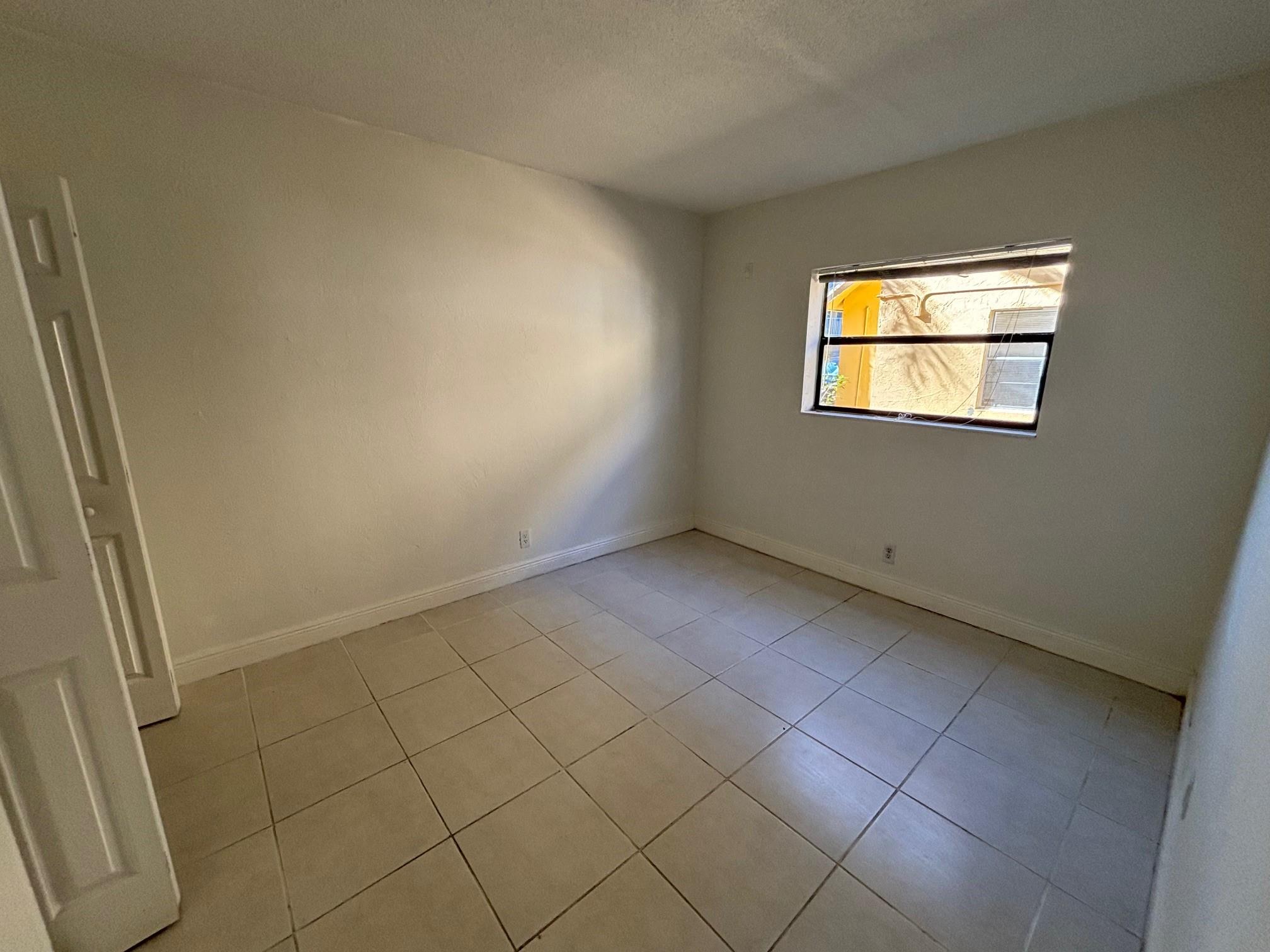 El Sol At Main Street Con - Residential Lease