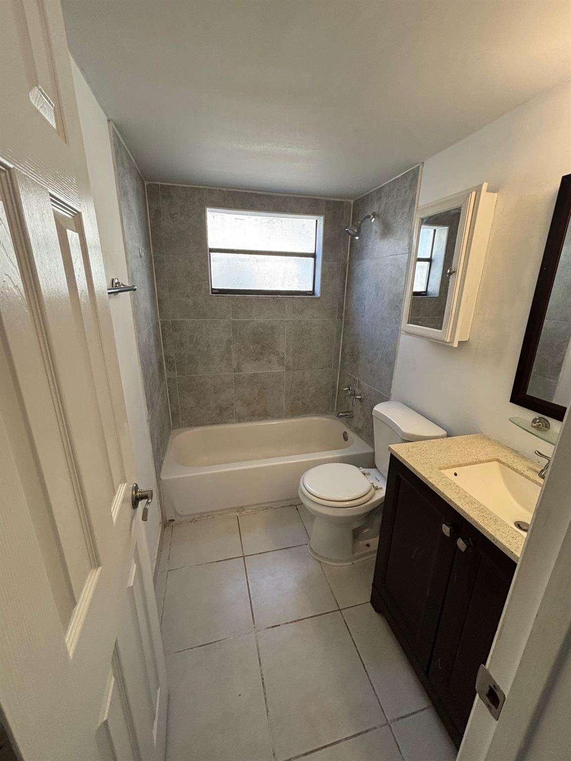 El Sol At Main Street Con - Residential Lease